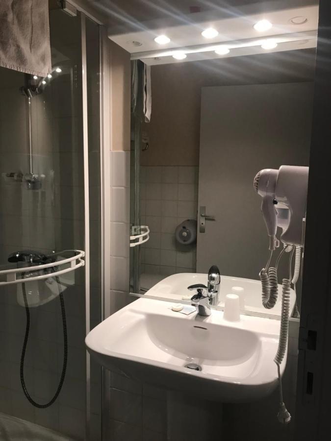 Hotel Du Centre Gueugnon المظهر الخارجي الصورة